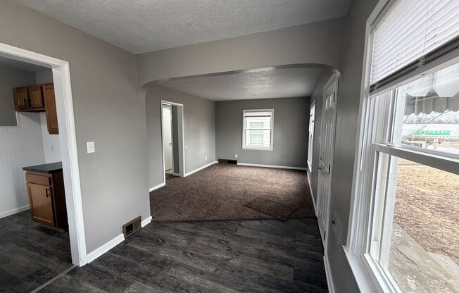 2921 Chestnut St- Two Bedroom Remodeled Home! *Available Now*