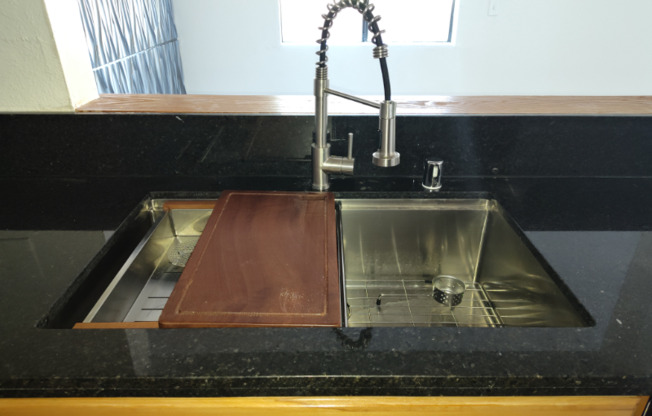 14746 Delano St Apt 1