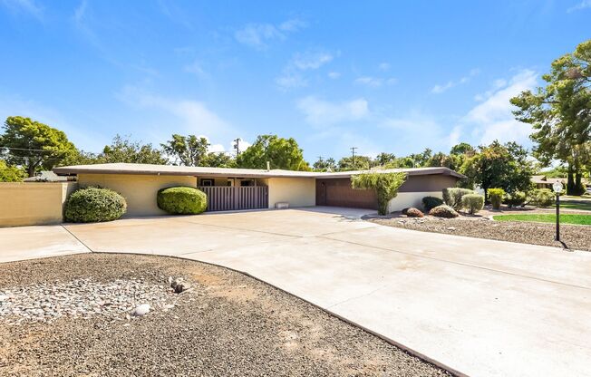 Stunning 4 Bedroom, 2 Bathroom Home with Casita