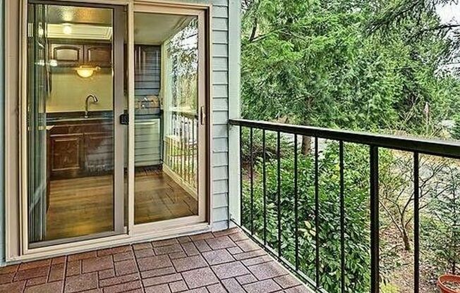 1 Bed 1 Bath PET FRIENDLY Condo Issaquah Sammamish Bluffs