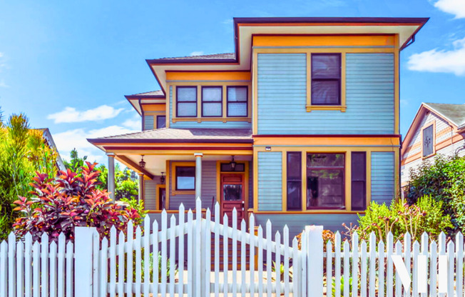 1142 W 25th Street House