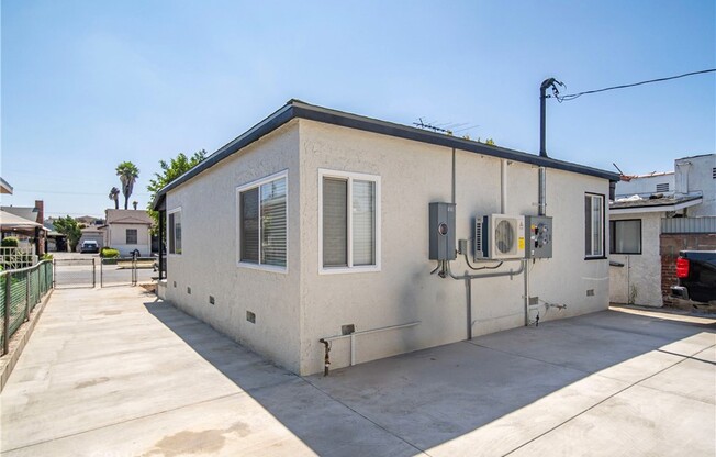 1039 SIMMONS AVE