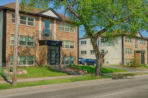 Greenway Apartments in Whittier, Minneapolis