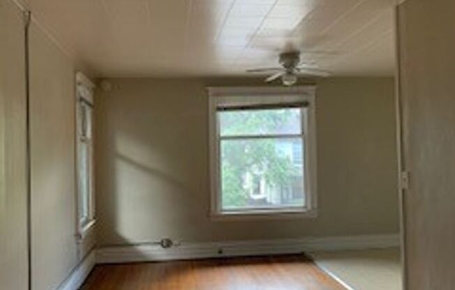 1 bed, 1 bath, $1,200, Unit 1126 Corona St. #2