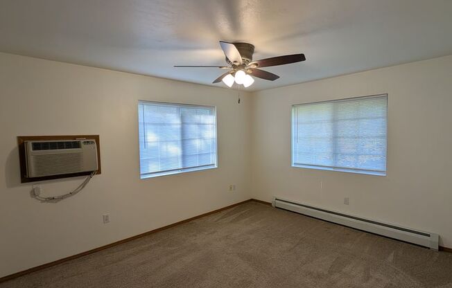 2 beds, 1 bath, 1,100 sqft, $1,319, Unit 1053 8305