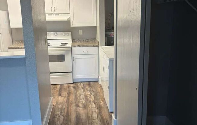 1107 W 5 AVE