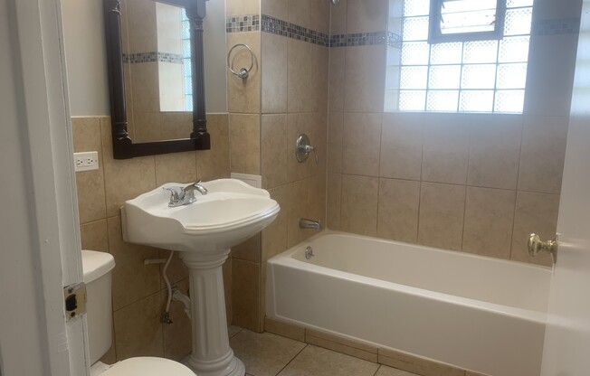 1424 N Maplewood Ave 2F
