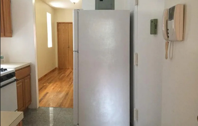 302 E 104 ST
