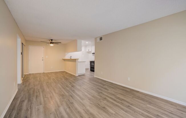 2 beds, 2 baths, 900 sqft, $2,098, Unit 102