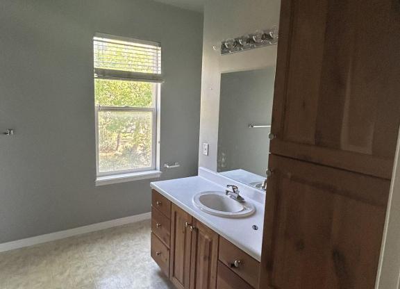 2 beds, 1 bath, $1,250