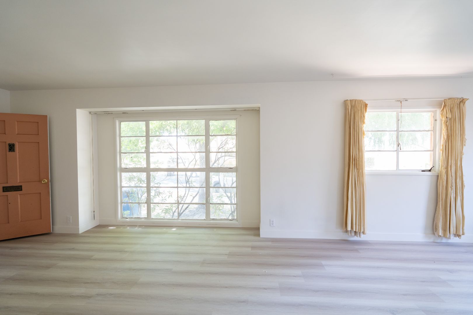Beautiful 3 Bedroom/ 2 Bath Home $3,595/ Mo.