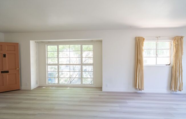 Beautiful 3 Bedroom/ 2 Bath Home $3,595/ Mo.