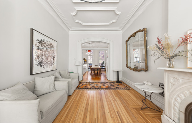 69 SAINT JAMES PL