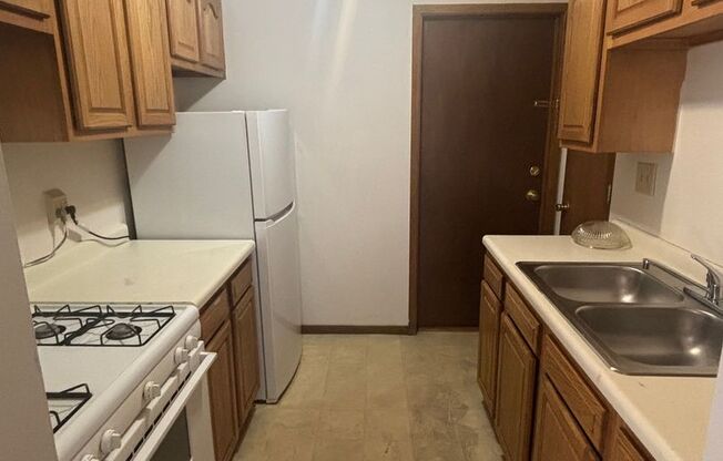 2 beds, 1.5 baths, 963 sqft, $1,299, Unit 5166 B19
