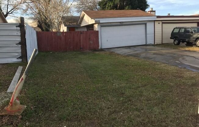 2/1 duplex with covered parking
