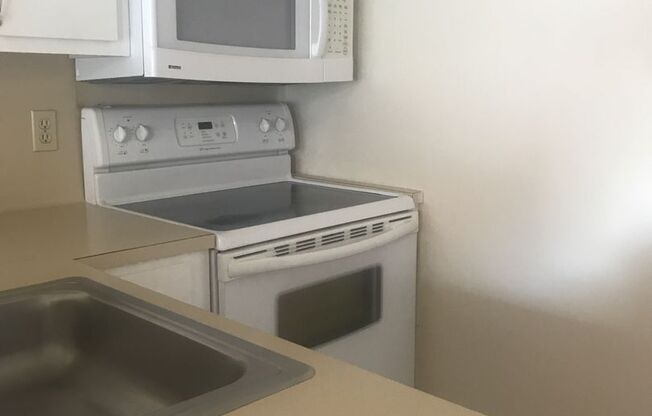 PRE-LEASE 2025/2026: Great Location & Quant Unit!