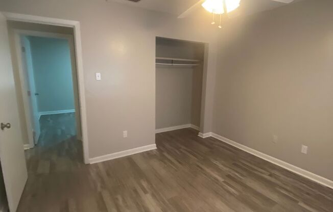 3 beds, 1 bath, $750, Unit Bldg 12 Apt C