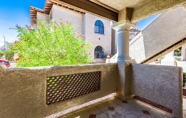 Great 1st Floor 2 Bed Condo