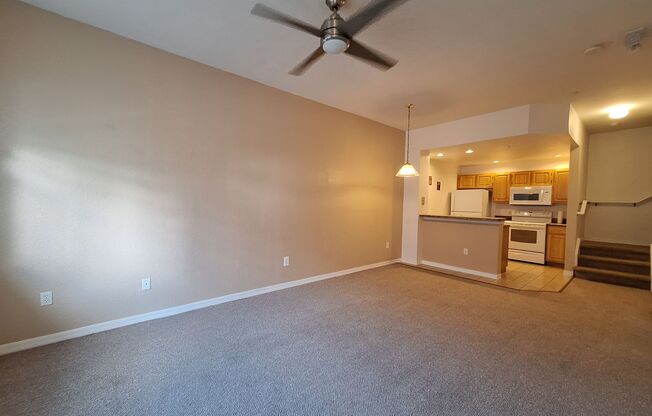 Charming 3 Bed, 2 Bath Townhome in Gated Venetian Bay – Prime Kissimmee Location! GREAT AMENITIES!!!