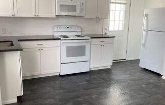 2 Bedroom Duplex off of Rivermont Ave.