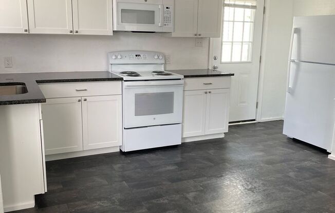 2 Bedroom Duplex off of Rivermont Ave.
