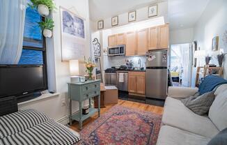 200 E 7 ST