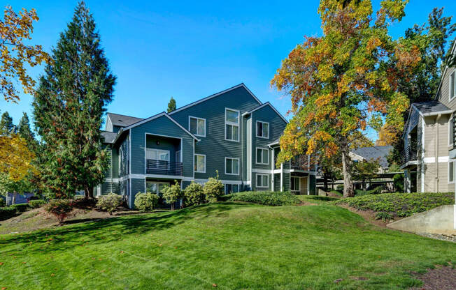 Masters Apartments Aloha OR grounds 