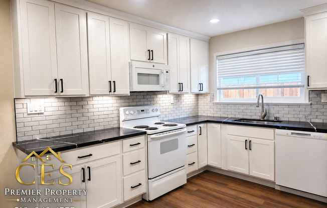 3 bedroom 2 bathroom  Sunny Updated home Near Community Park