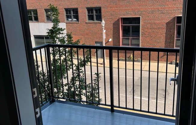 Studio, 1 bath, 384 sqft, $1,150, Unit 313