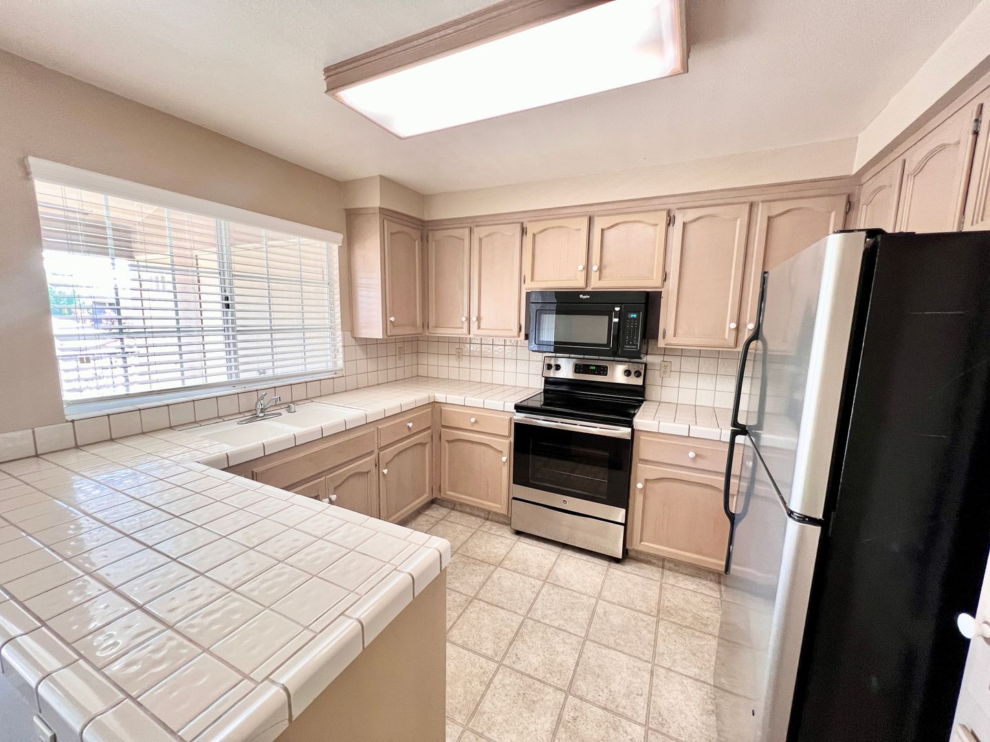 $1,750 Cedar & Nees, 2 Bedrooms - Villa San Marcos, Gated Community, Pool, & Gym