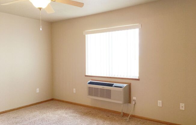 3 beds, 2 baths, 1,369 sqft, $1,445, Unit 1320-305
