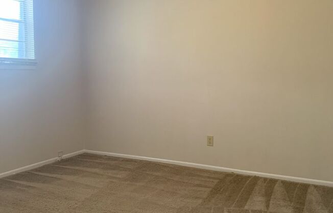 2 beds, 1 bath, 700 sqft, $880, Unit 9018