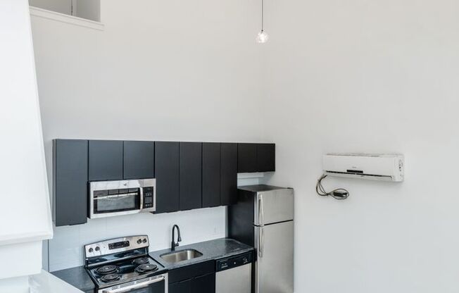 2 beds, 2 baths, 824 sqft, $1,745, Unit 19