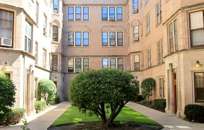 7443-49 N. Claremont