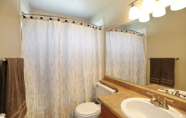 2 beds, 1 bath, 1,000 sqft, $1,699, Unit B202