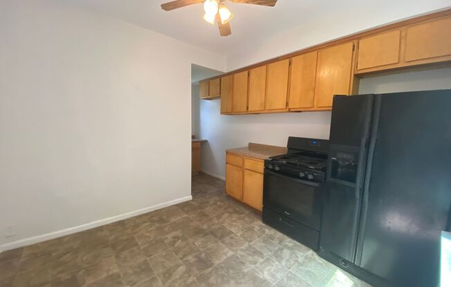 2 beds, 1 bath, 800 sqft, $950, Unit Unit 1