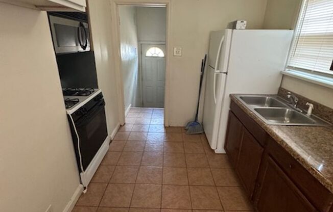 Centrally Located - 3 Bedroom/1.5 Bath House with garage -  $1100/$1100