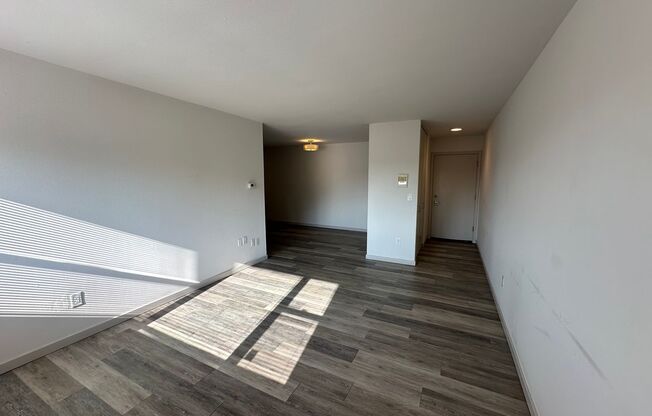 2 beds, 1 bath, $1,395, Unit 102