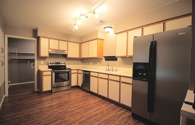3 BD 2 BA AVAILABLE JUNE!! NEAR LOOKOUT RD