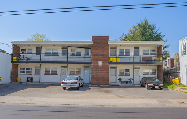 2020 WOODLYNNE AVE