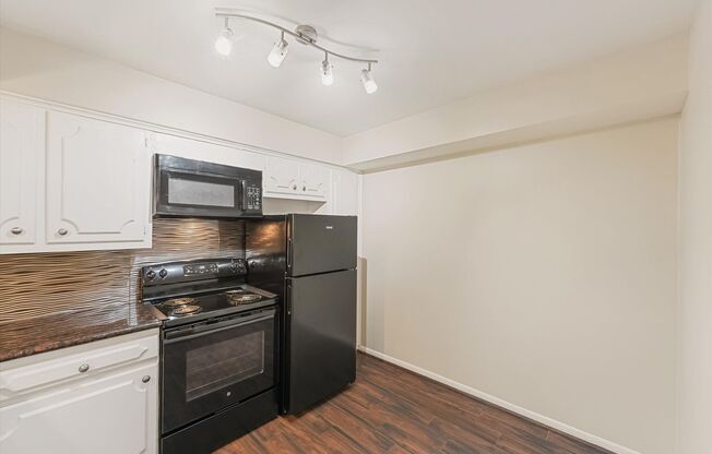 Updated 2-Bed, 2.5-Bath Condo in Sought-After Westbury Gardens!