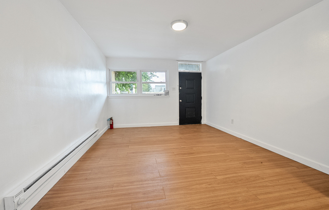2020 WOODLYNNE AVE