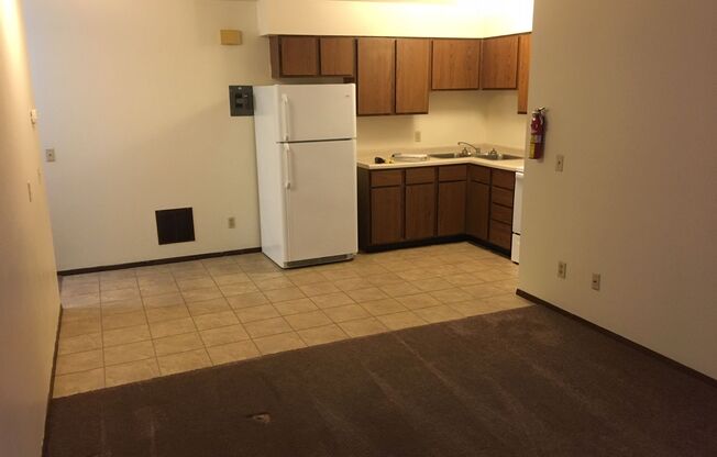 2 beds, 1 bath, 800 sqft, $845