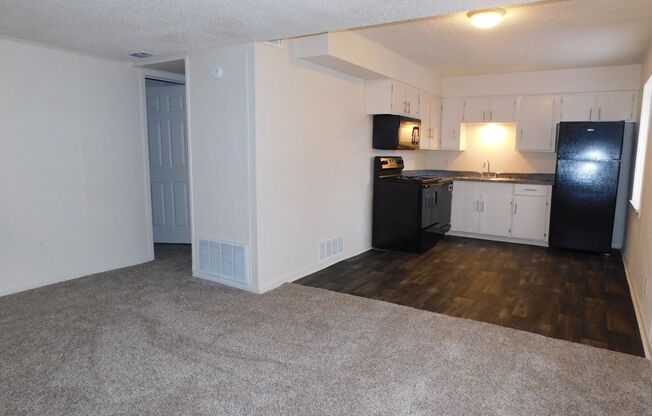 2 beds, 1 bath, 710 sqft, $850, Unit 2100 2