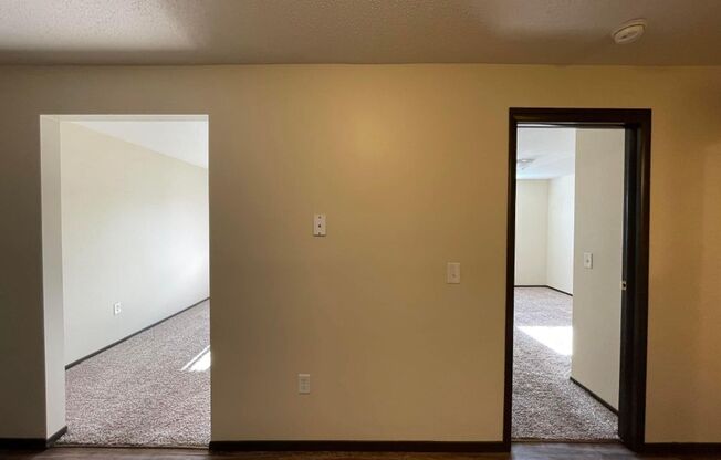 2 beds, 1 bath, 875 sqft, $995