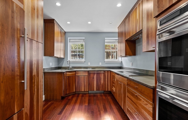 32 CLARENDON