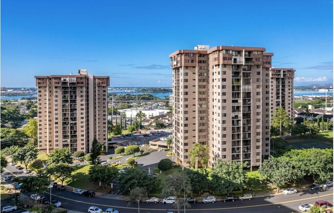 Park At Pearlridge 2 bedroom/ 2bath Condo