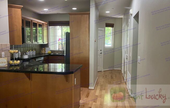Stylish Townhome in Issaquah Highlands | Mountain Views & Walkable Living