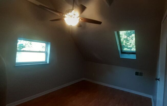 3 beds, 1 bath, $1,595