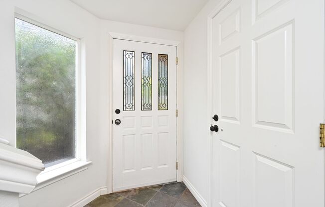 3-Story Greenlake Home - Private Yard and Deck, In-Unit Washer/Dryer